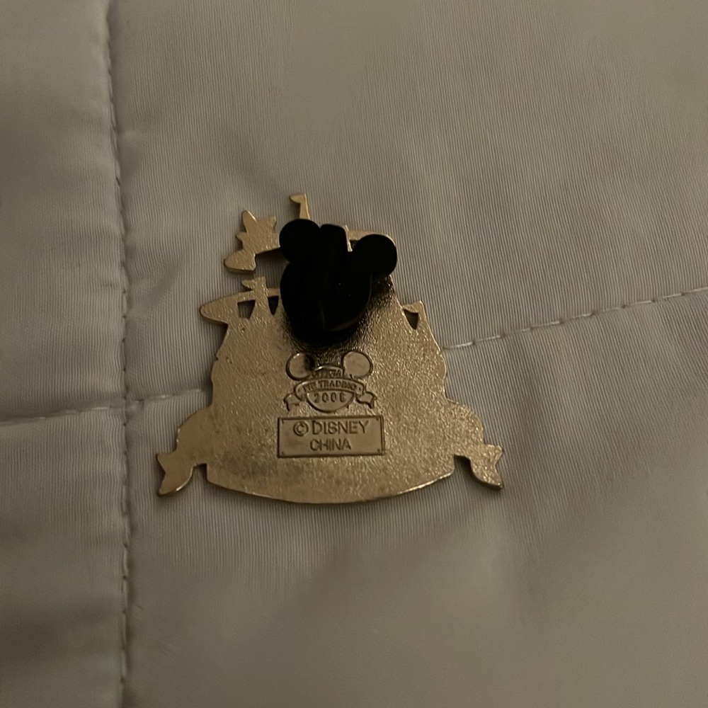 Disney Pin - Picture 2 of 3